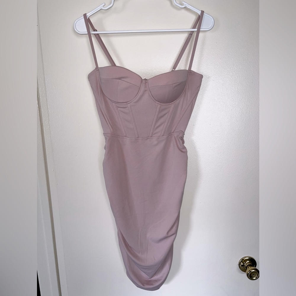 Mauve fitted dress with corset, padded bra and flattering butt scrunch